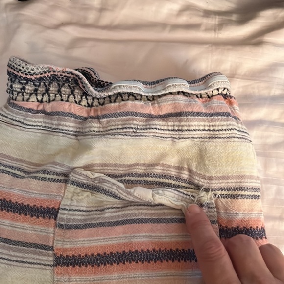 Maurice’s shorts used but still have great life pockets be could be sewn or left - Picture 2 of 4